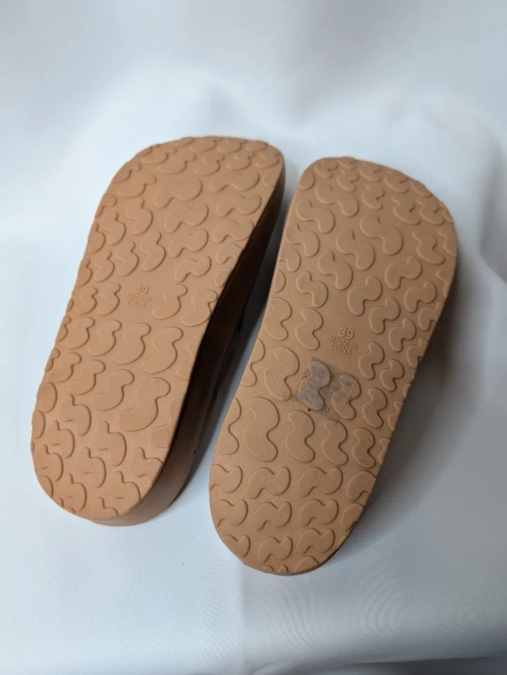 SKIMS Molded Platform Sandal Thong Slide - Almond Tan - size 39 (8.5)
